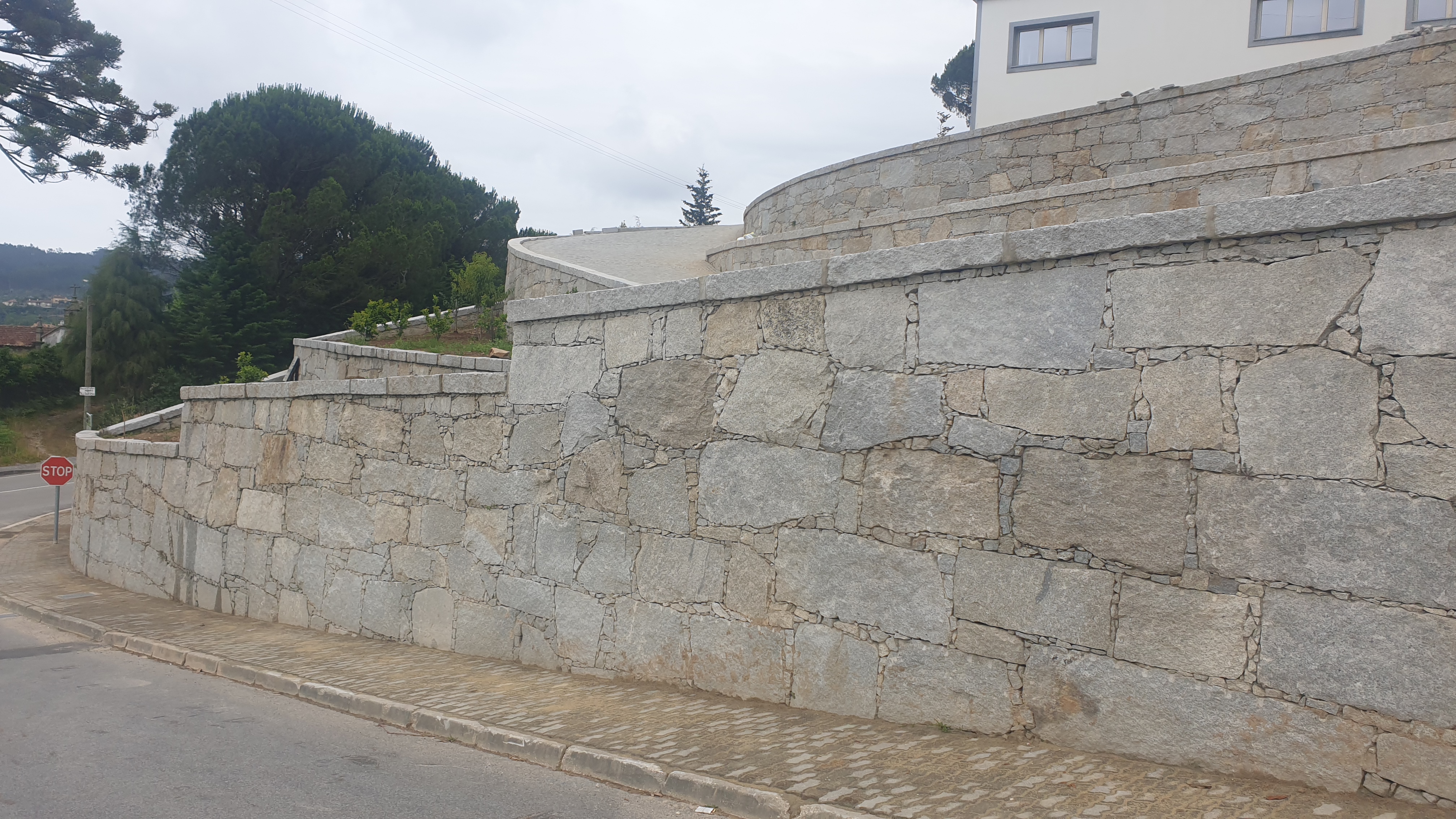 Construção de Muros de Pedra